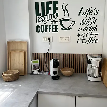 Cozy New Penthouse Cantal Homes アパート *